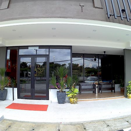 K Boutique Hotel Teluk Intan Extérieur photo