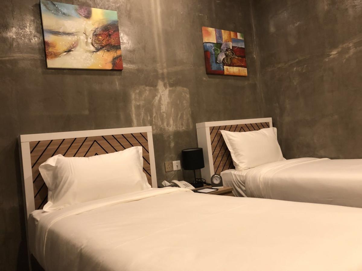 K Boutique Hotel Teluk Intan Extérieur photo